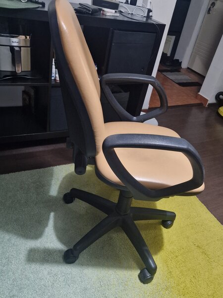 Scaun rotativ piele