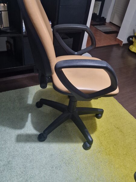 Scaun rotativ piele