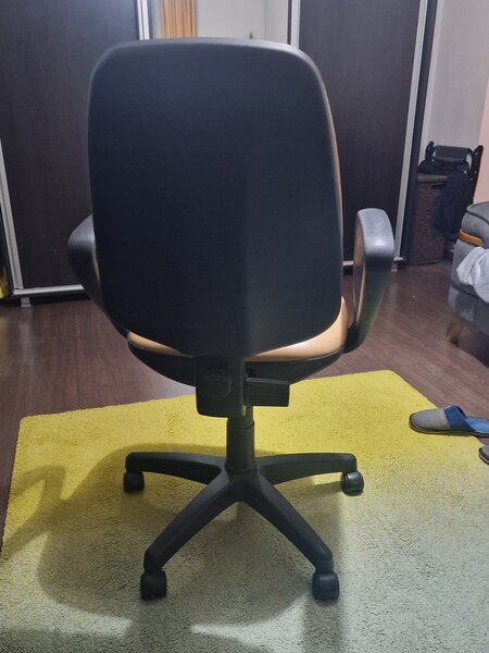 Scaun rotativ piele